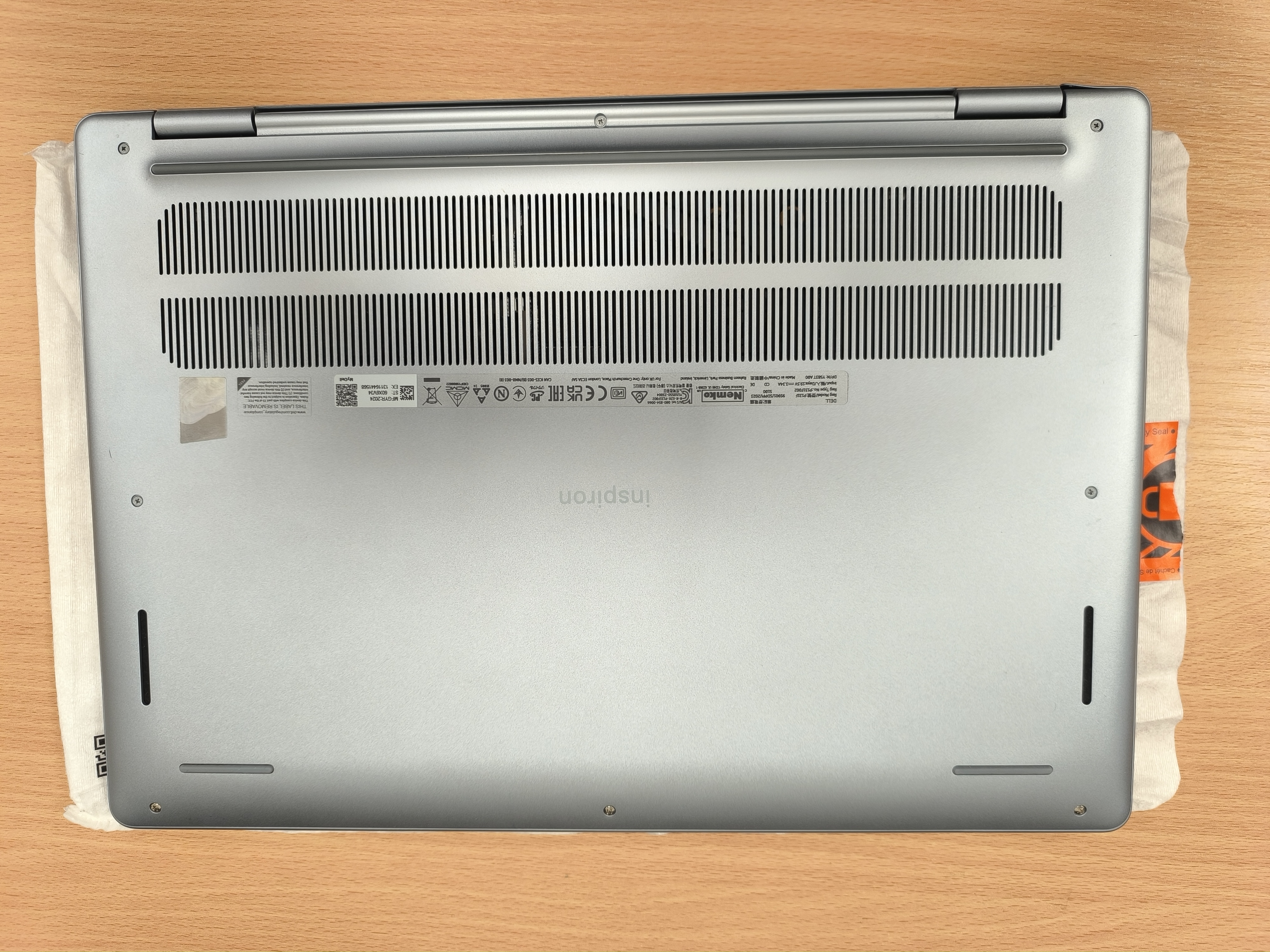 Dell Inspiron - Skats no apaksas