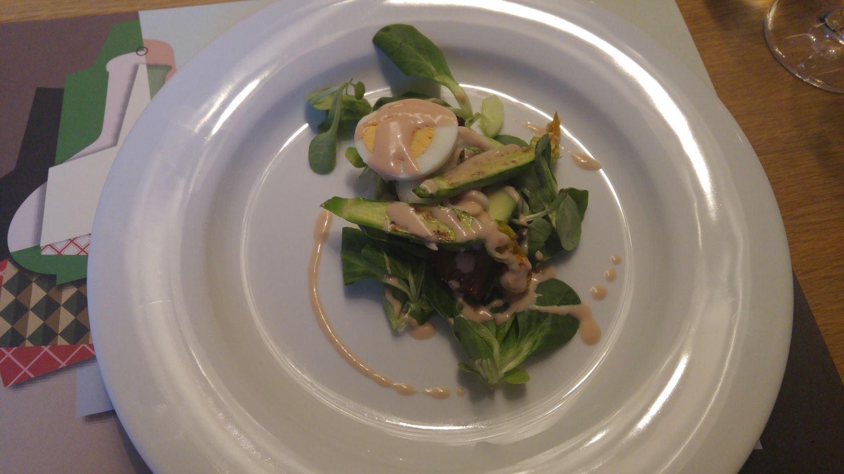 Avokado un ola ar spinātiem — keto brokastis
