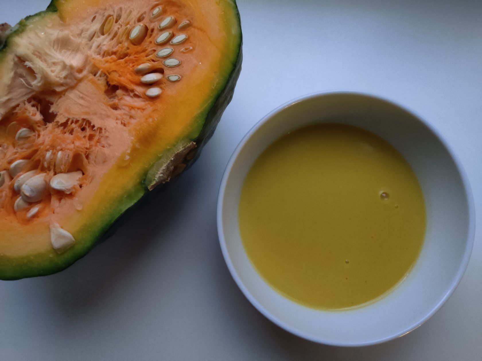 Ķirbju biezzupa ar sēklām — keto zupa