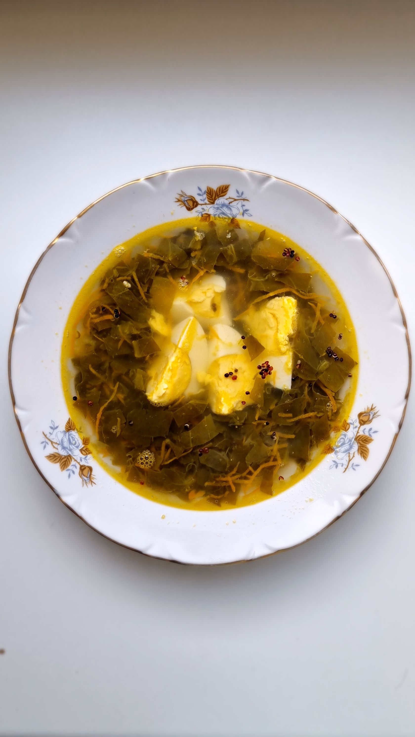 Skābeņu zupa ar olu — keto zupa